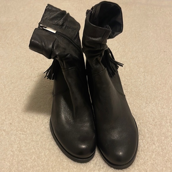 Bandolino boots never worn size 9. Leather - Picture 2 of 7